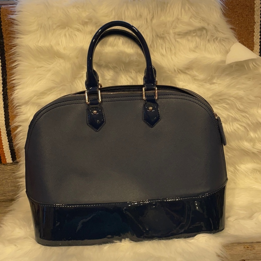 You can carry a lot of stuff in this bag!